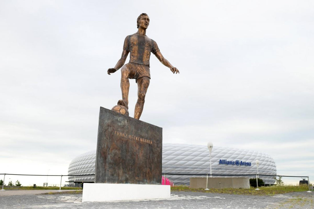 Statue de Franz Beckenbauer devant l’Allianz Arena du Bayern Munich