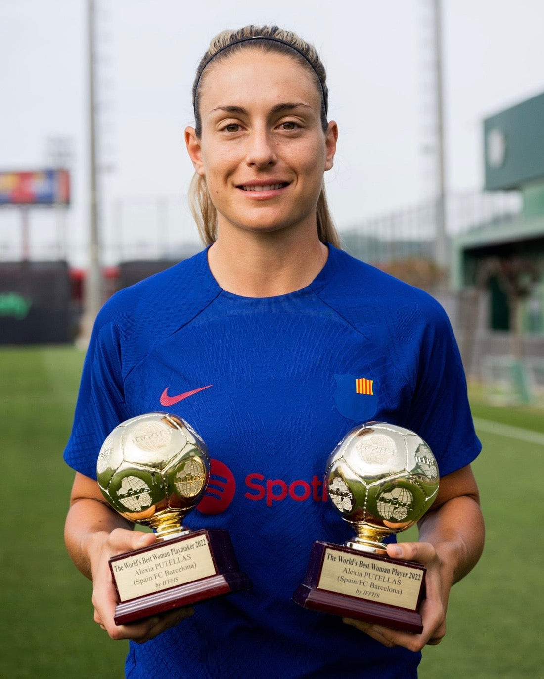 Alexia Putellas récompensée par les trophées IFFHS World’s Best Player et World’s Best Playmaker.